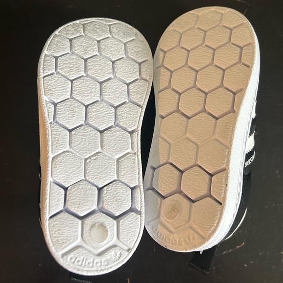 Adidas toddler size 5! - Picture 3 of 3